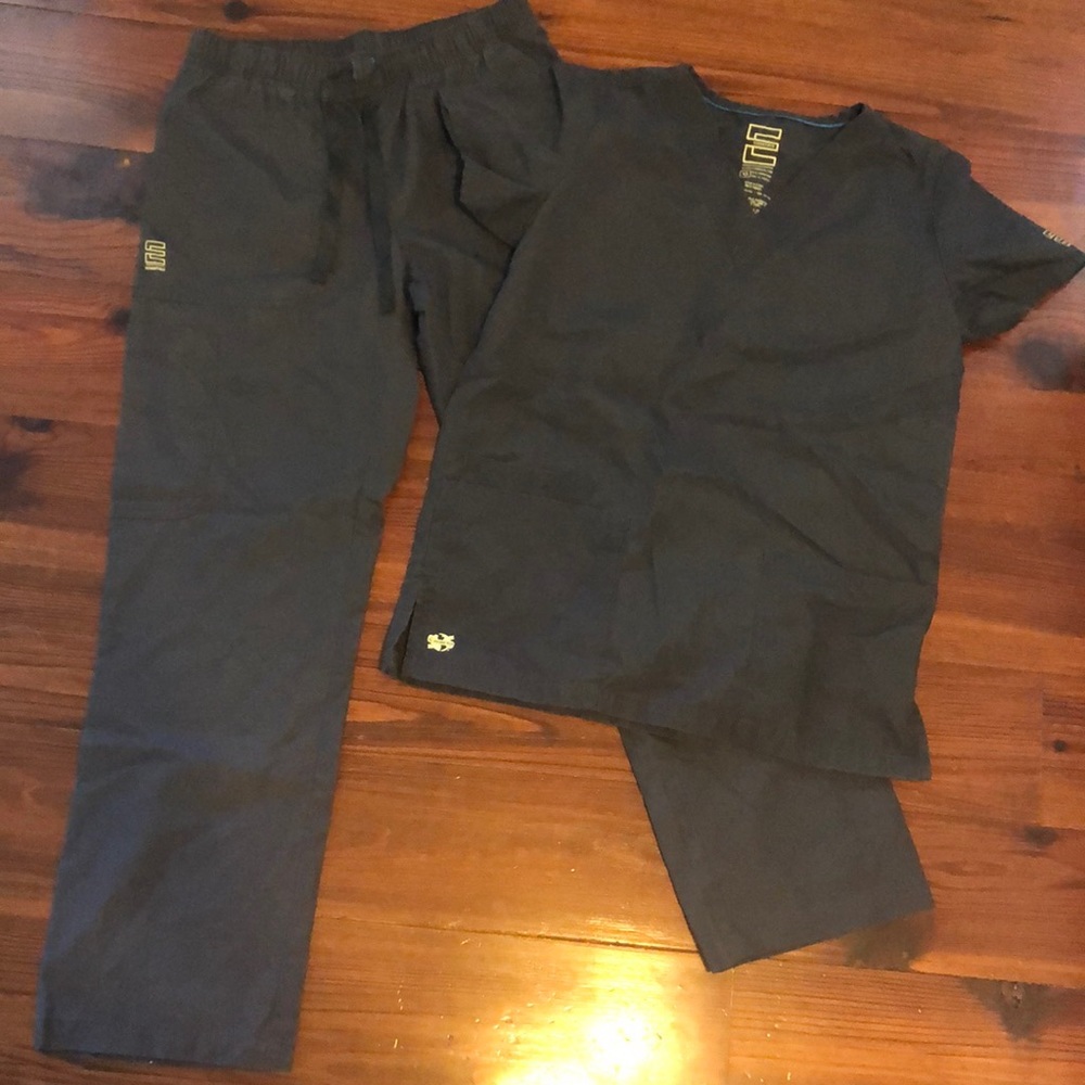 Essentials Set Dark Gray Scrubs
